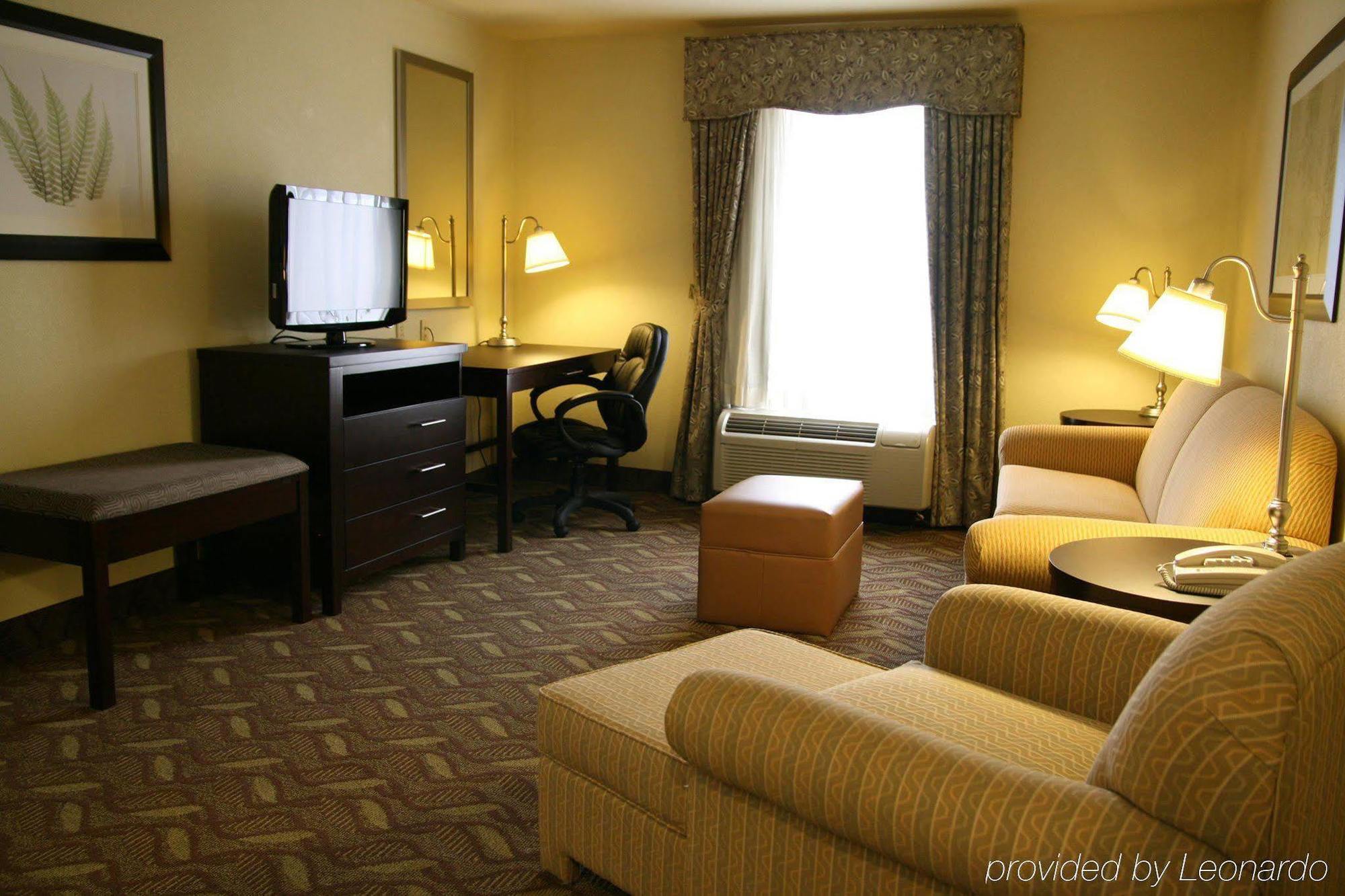 Hampton Inn & Suites Houston-Cypress Station Westfield Room photo